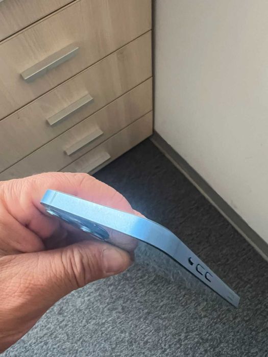 Iphone 13 128GB син като нов+кейсове и протектори