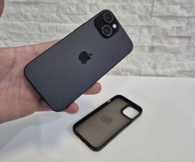 iPhone 15 • 128 GB  • 94% Battery  • ca NOU • Neverloked
