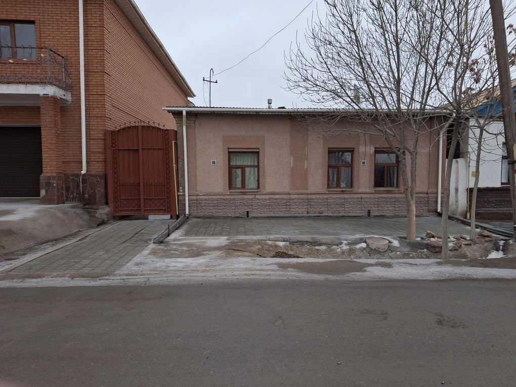 Продаётся частный дом, в центре города , возле набережной. 4 сотки. 2