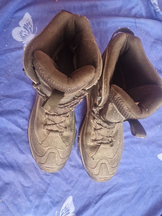 Vând bocanci Columbia Barbati