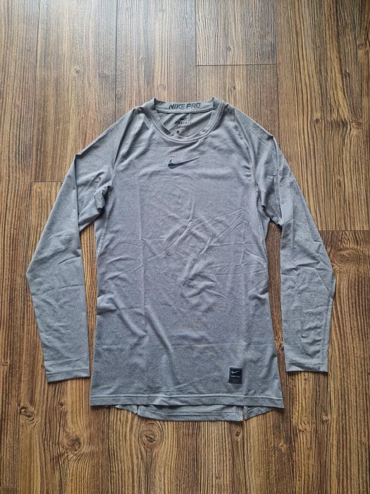 Страхотна мъжка спортна термо блуза NIKE размер  S