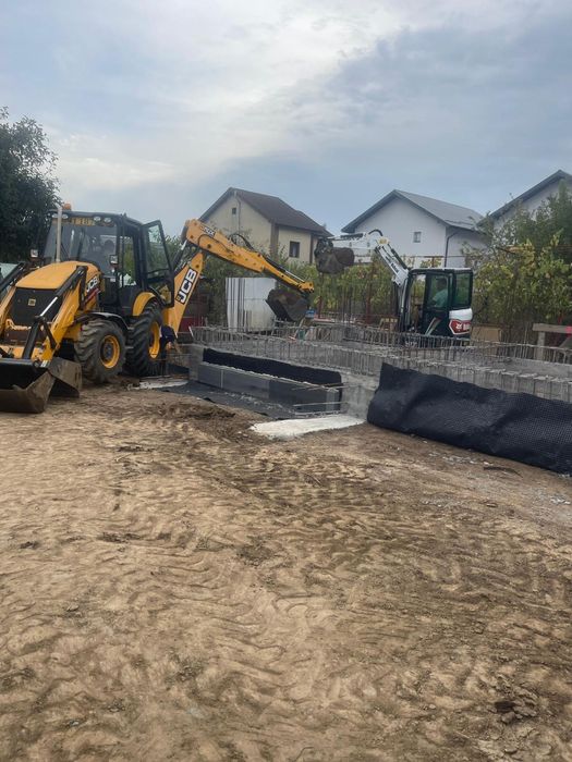 Inchiriez Buldoexcavator Miniexcavator