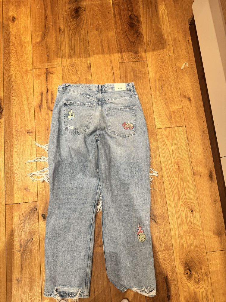 Дънки на Bershka