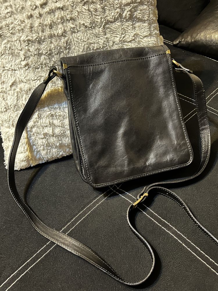 Чантичка от естествена кожа GenuineLeather