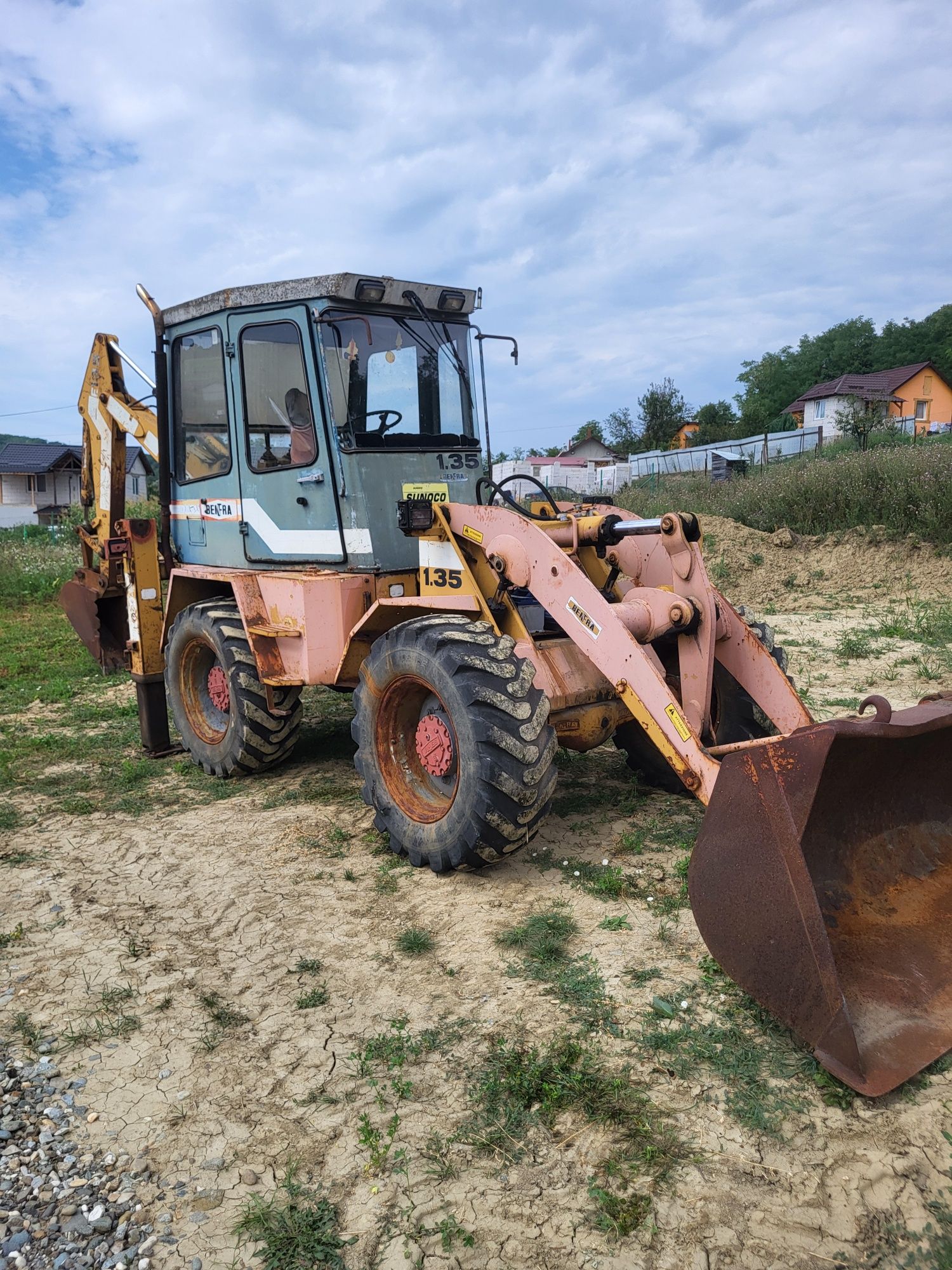 Vând buldoexcavator