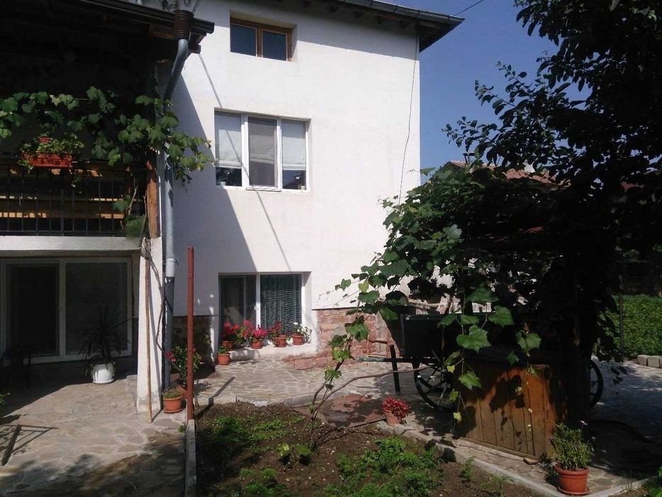 Продава се Къща в София, Враждебна - 340 кв.м за 471 €/кв.м - Снимка #1