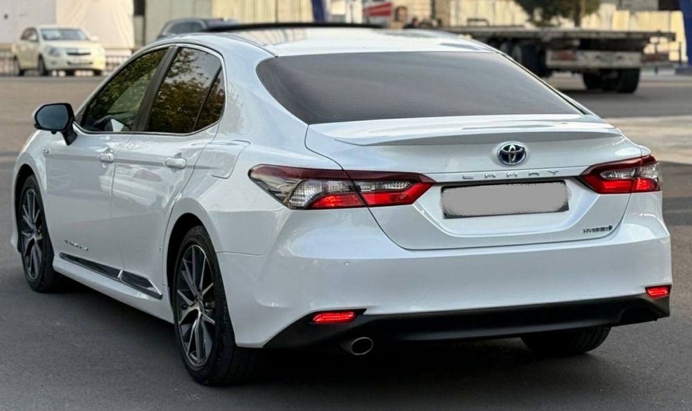 Tayota Camry Hybrid full pozitsiya 2023-yil 2.5mator SROCHNA SOTILADI!