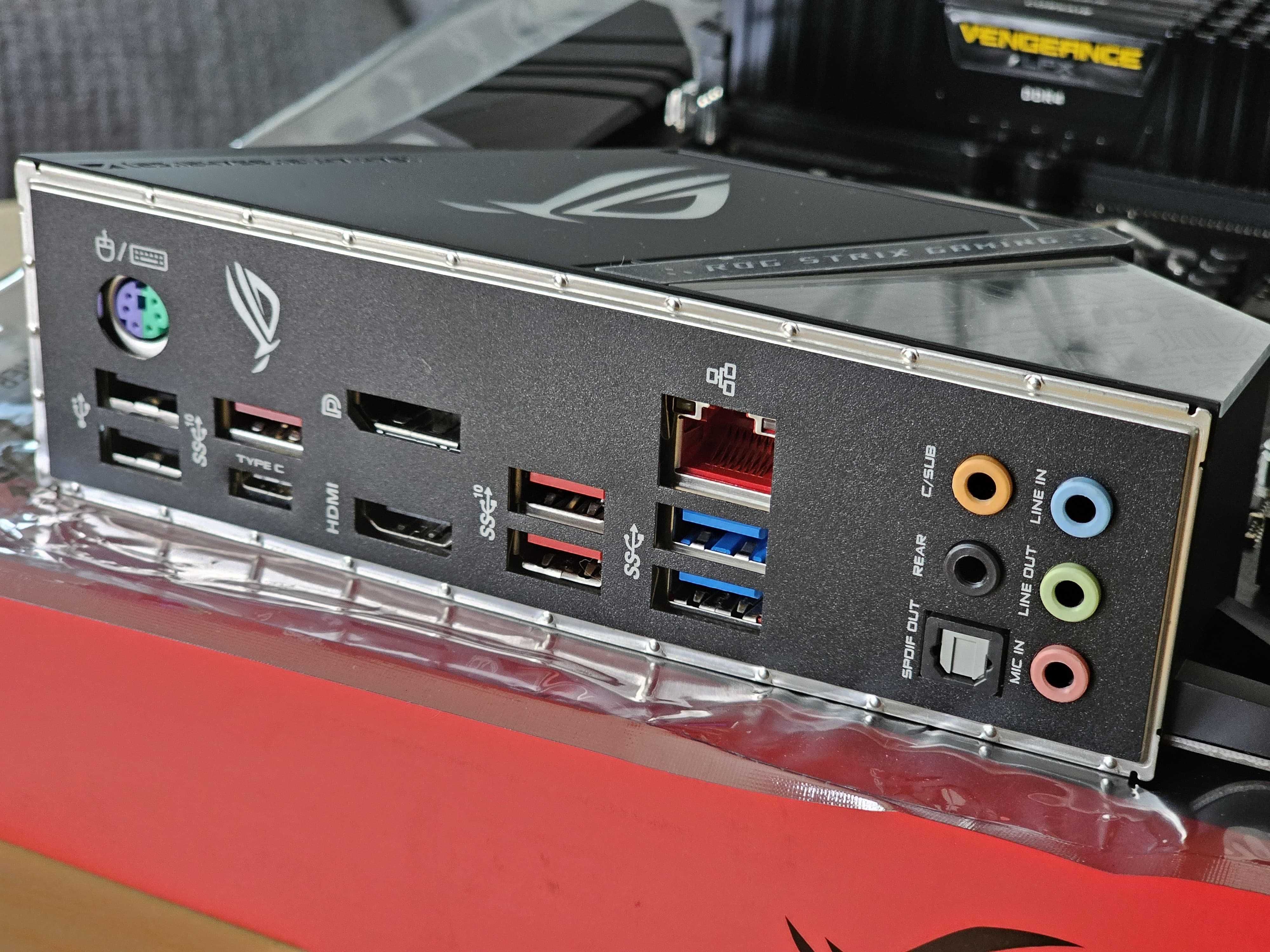 ASUS STRIX Z390-F Gaming + i7-8700 + 32GB DDR4 3000MHz Corsair