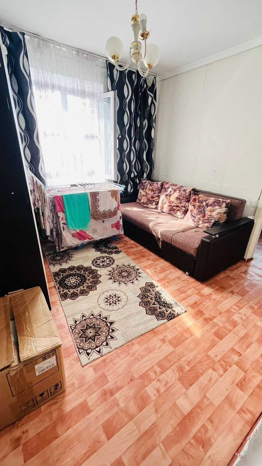 Продам 2комн на 11а мкр улучшенная кухня 9кв.м