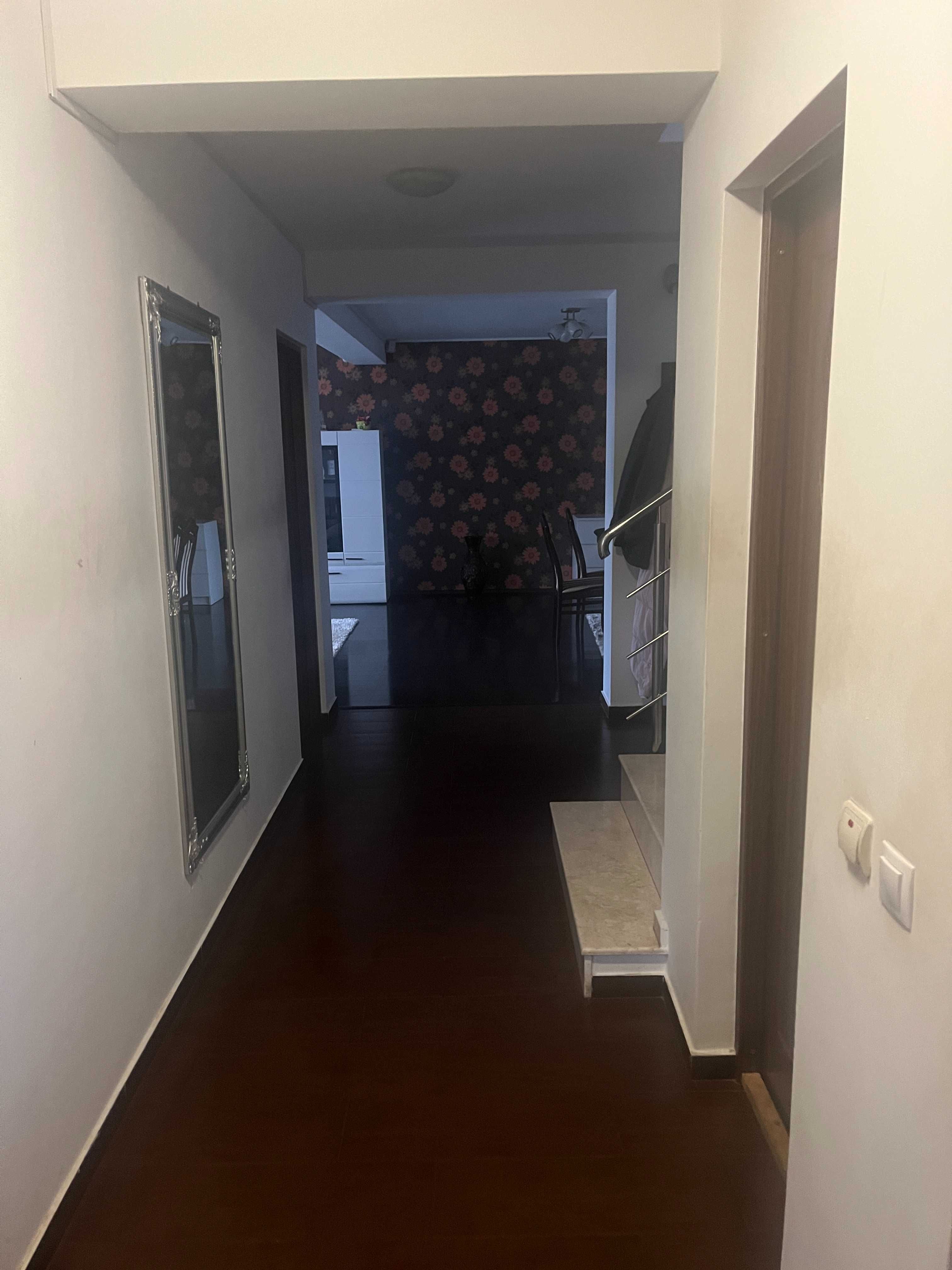 Închiriez vila Pitești,pretabil orice activitate  sau locuinta