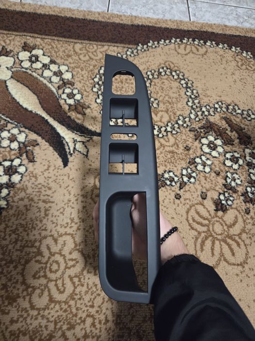 Вътрешна дръжка за шофьорска врата VW Golf 5 (1K4868049C)

Ето