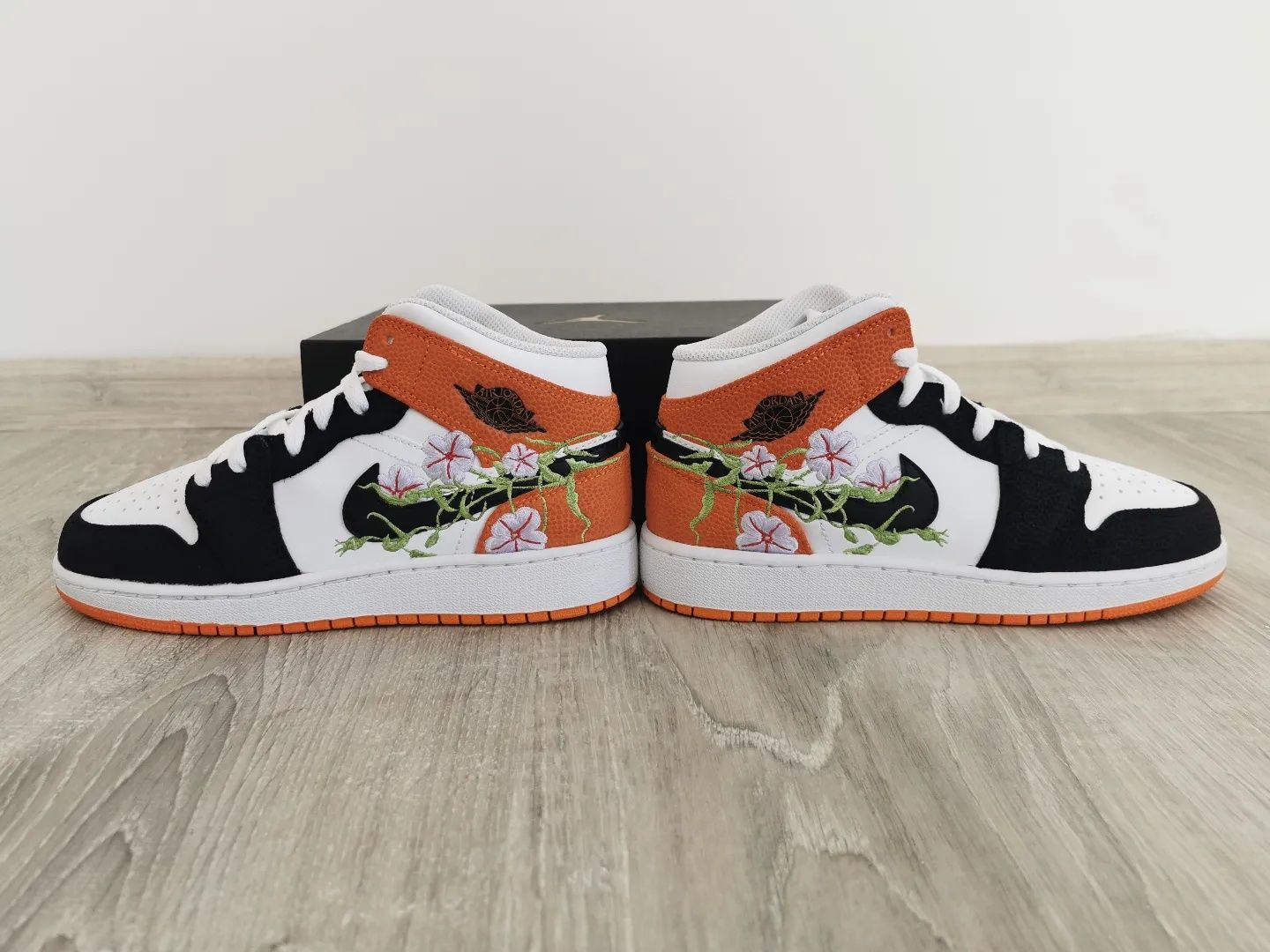 Jordan 1 mid Basketball Blossom 37 . 5