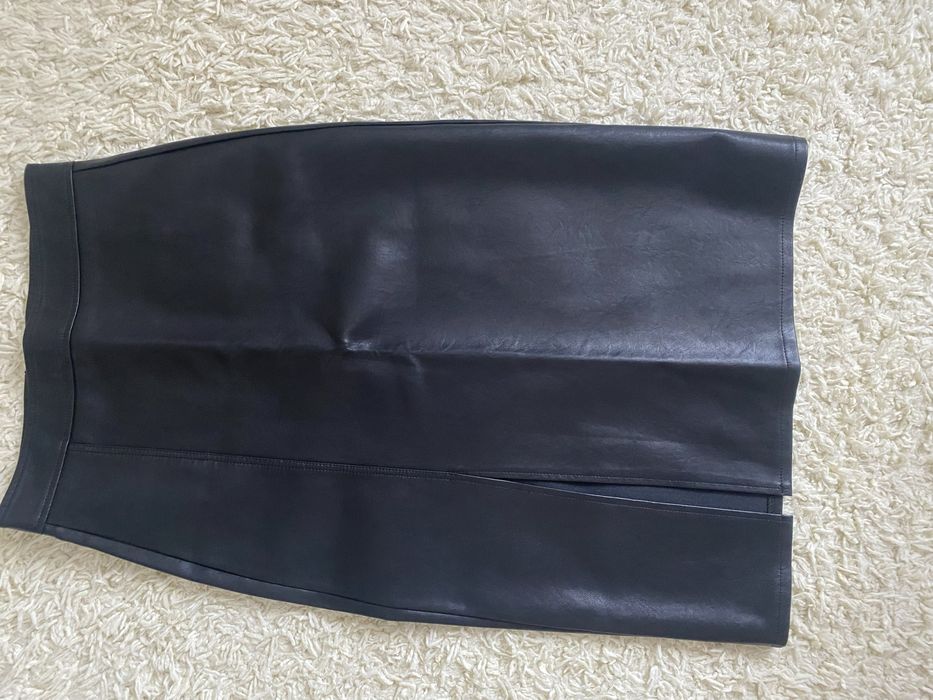 Продам стеллаж в отличном состоянии, женскую одежду и обувь