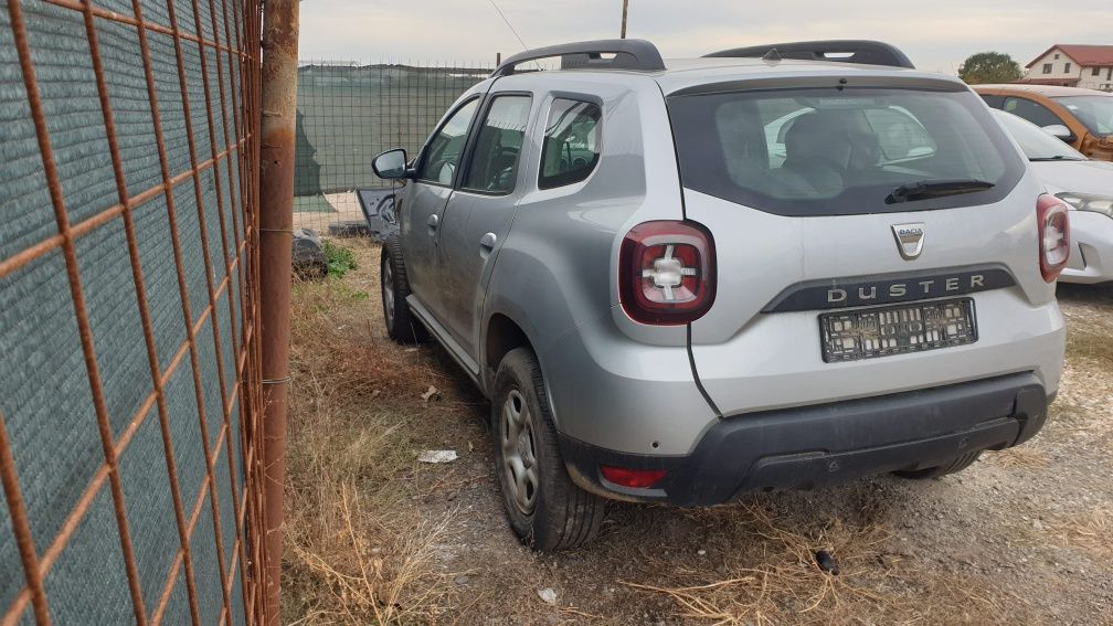 Dacia Duster avariat lovit