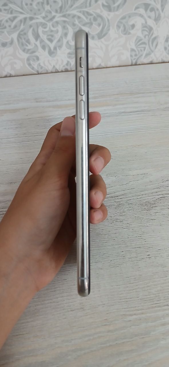 Продаётся IPhone xs max 512gb свет Silver отличной состояние