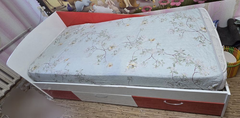 Кровать детская с выдвижными ящиками