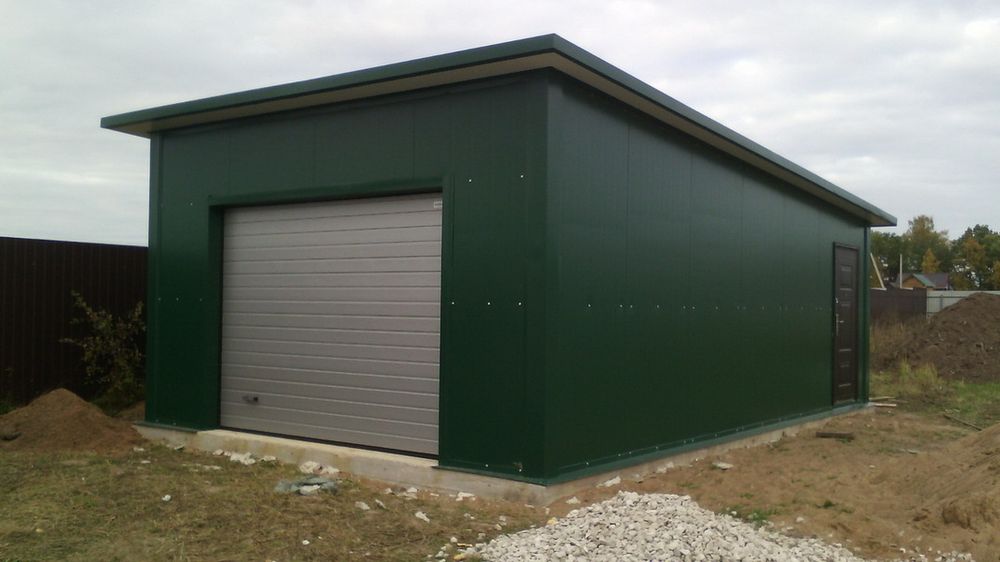 Garaj metalic din panouri sandwich 4 x 6.3m