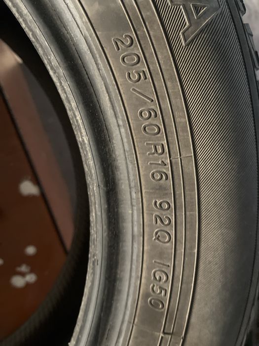 продается зимние 4шины