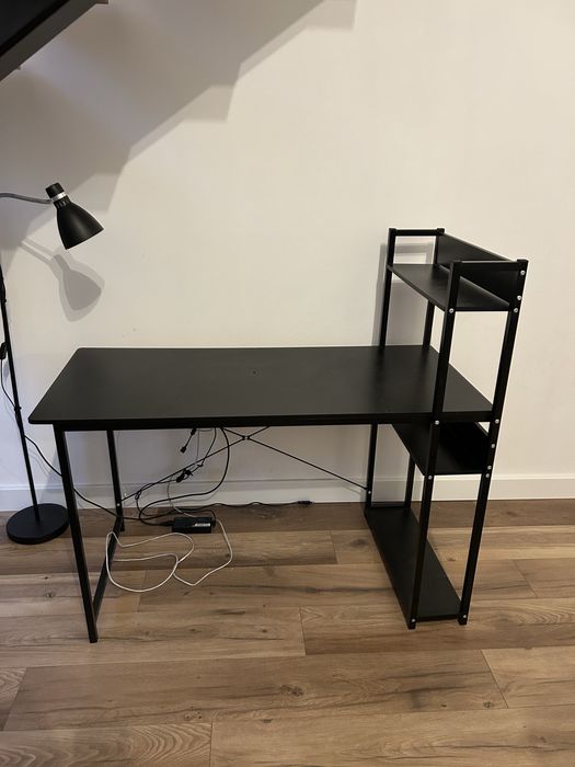 Birou negru din metal cu lemn