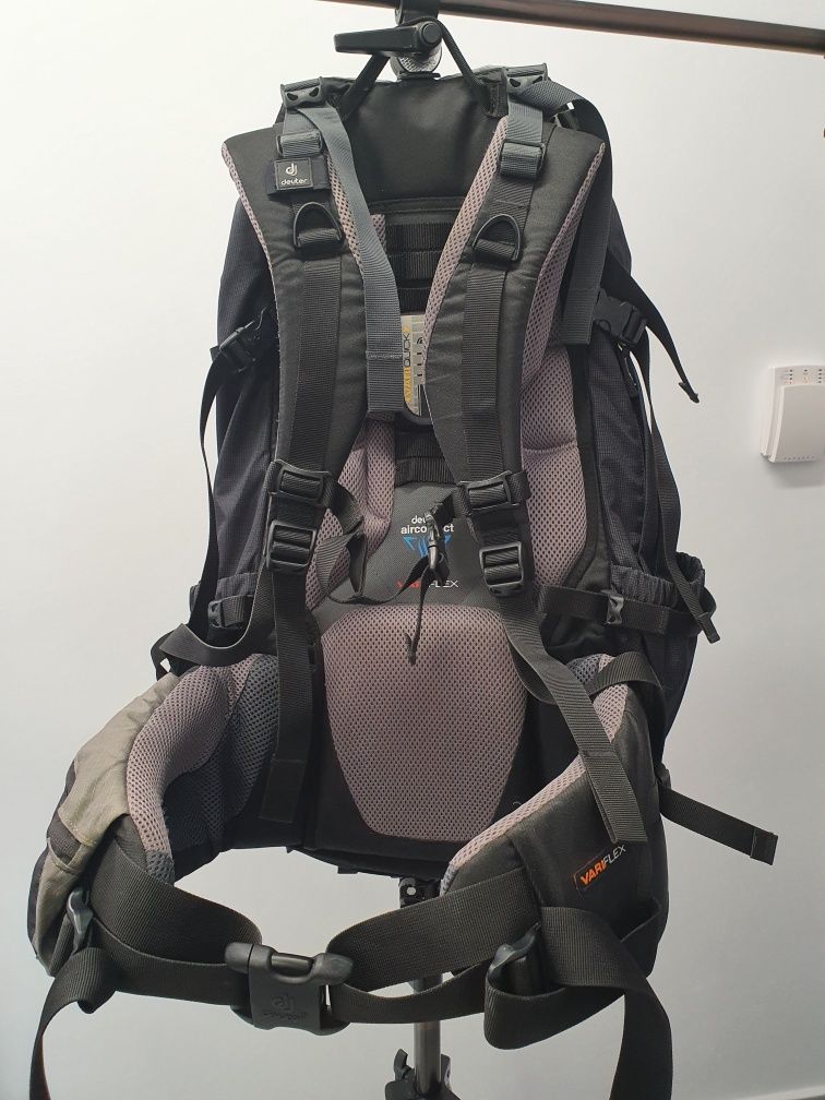 Туристическа раница Deuter Aircontact 45 + 10, мъжки модел