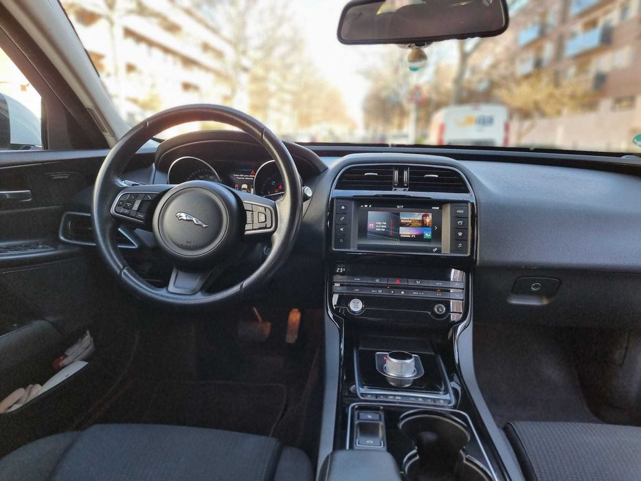 Jaguar XE 2.0 Portofolio ,CP Automat