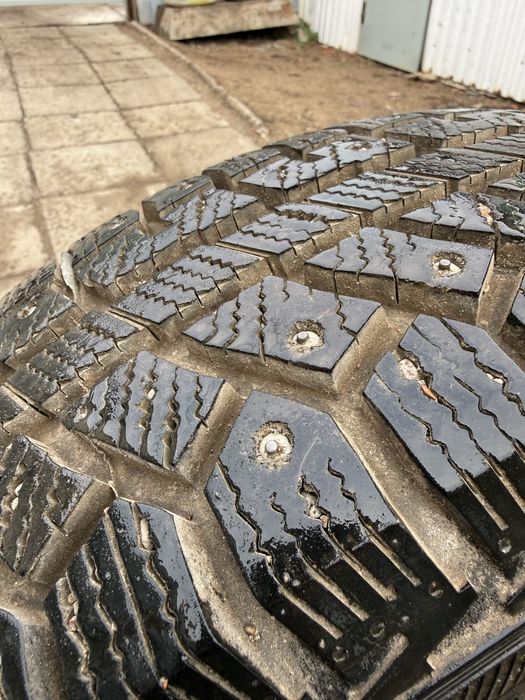 Почти новая зимняя резина 195/65 R15 (2 месяца использовалась)