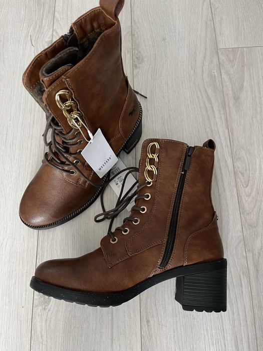 Боти Mustang с етикет