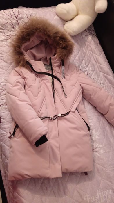 Прозам зимнюю куртку на девочку