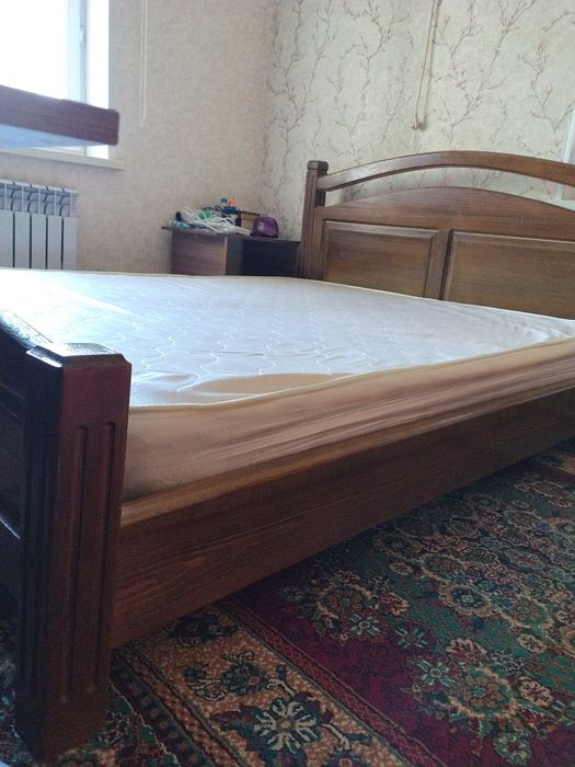 Срочно продам кровать качественное дерево