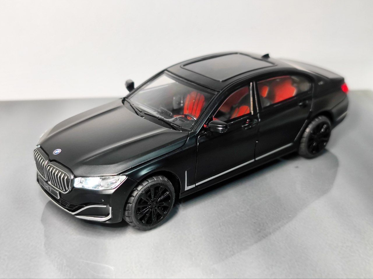 BMW 7 series G 12 железная машинка 1:24 - Доставка