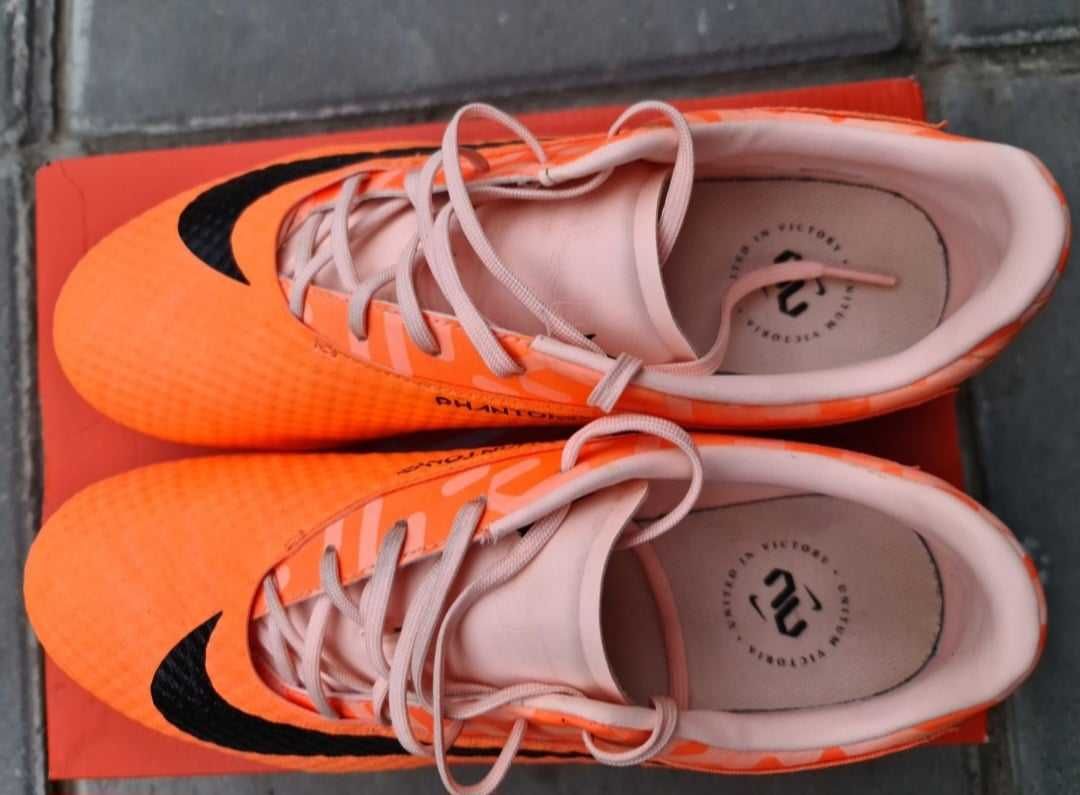 Футболни обувки Nike phantom