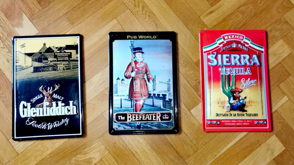 Антикварна чиния духано стъкло ръчно рисувано дизайнер Пеги Кар супер