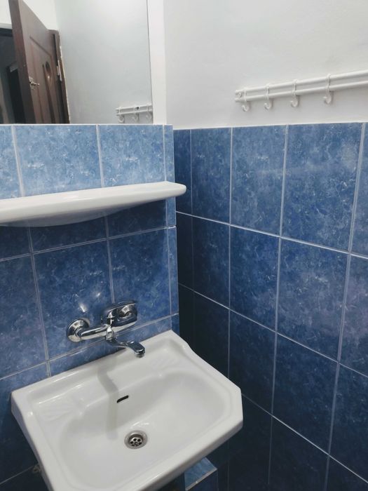 Proprietar vând apartament cu 3 camere,decomandat,