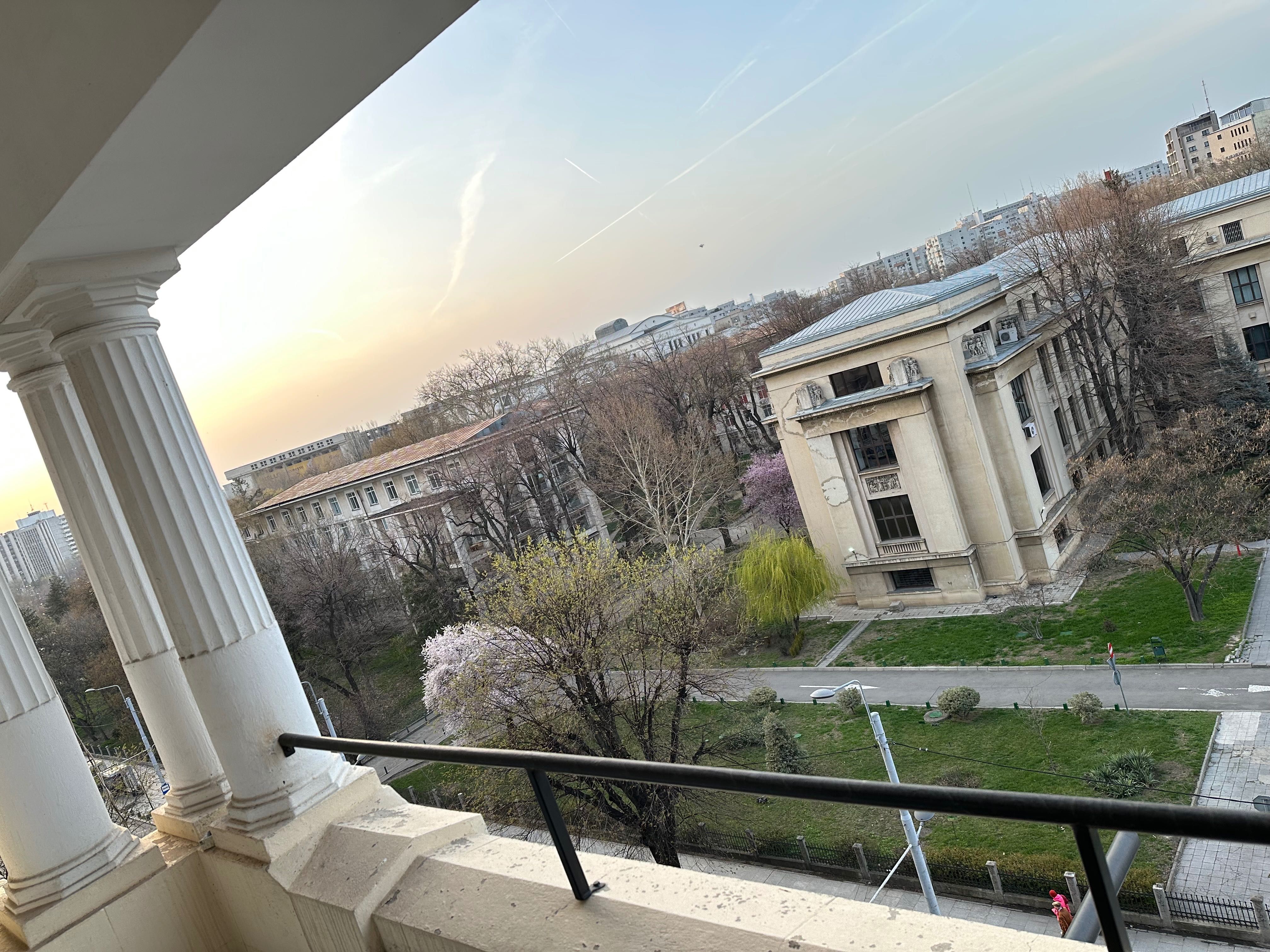 Ap 2 camere, in fata Facultate Drept, str Mihail Kogalniceanu,sector 5