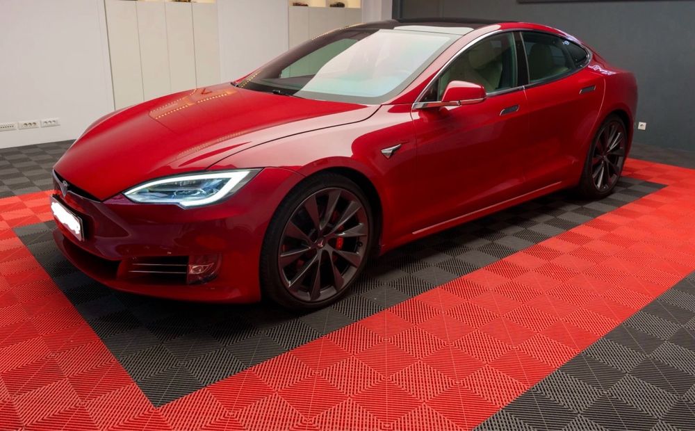 Tesla Model S 2020