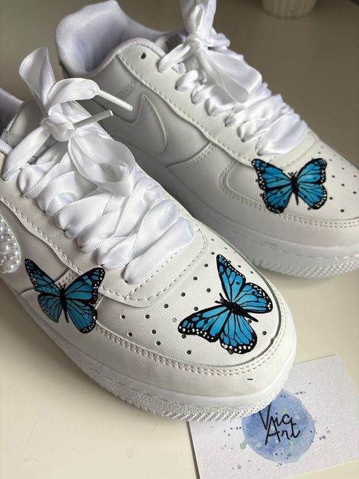 Ръчно нарисувани обувки