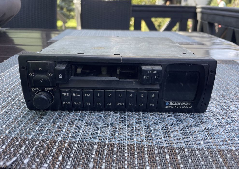 1. Blaupunkt Montreux RCR 44 – Radio casetofon auto vintage