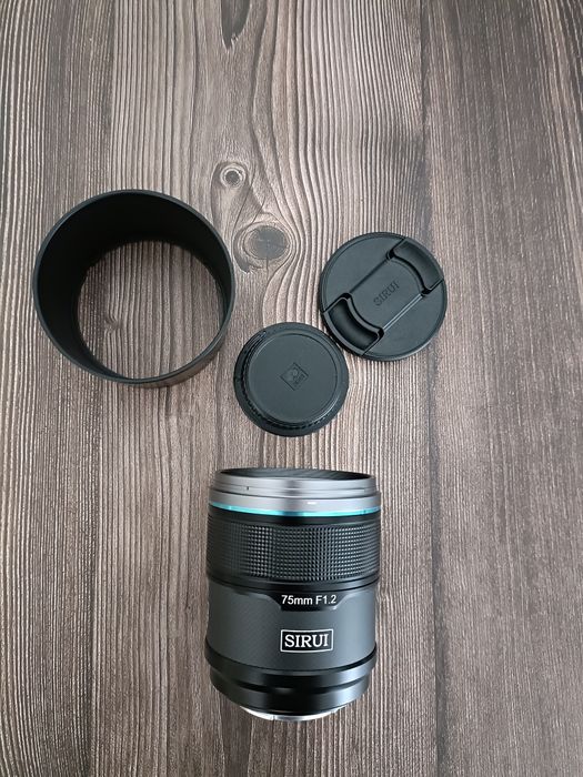 Sirui Sniper 75mm F1.2 autofucus pentru Sony