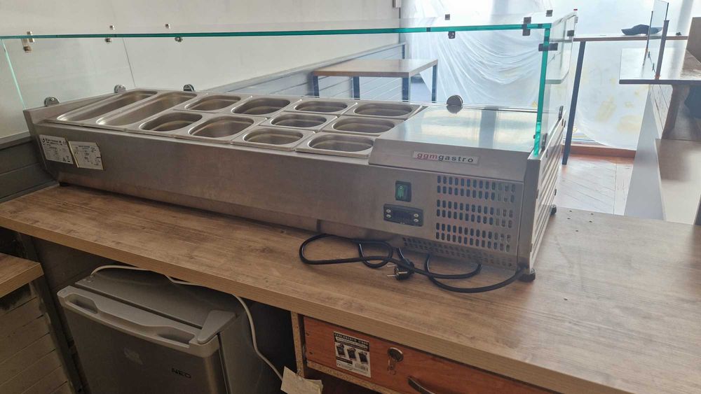 Проф. студена витрина Бен мари и проф. електрически плочи за палачинки