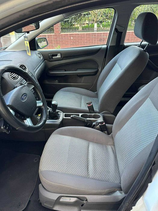 Vând Ford Focus , an 2006