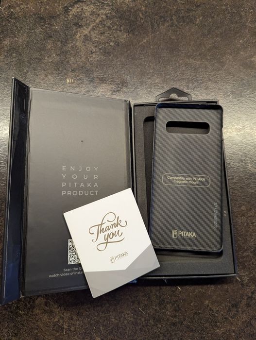 Карбоновый чехол на Samsung S10