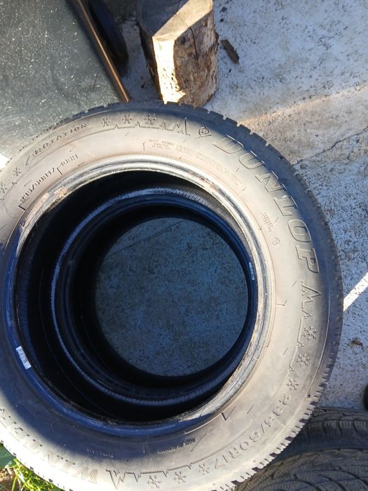 Cauciucuri de iarna 2x Dunlop si 2x Sailun 235/60/R17 Suv