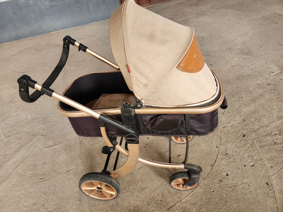 Болалар коляскаси сотилади