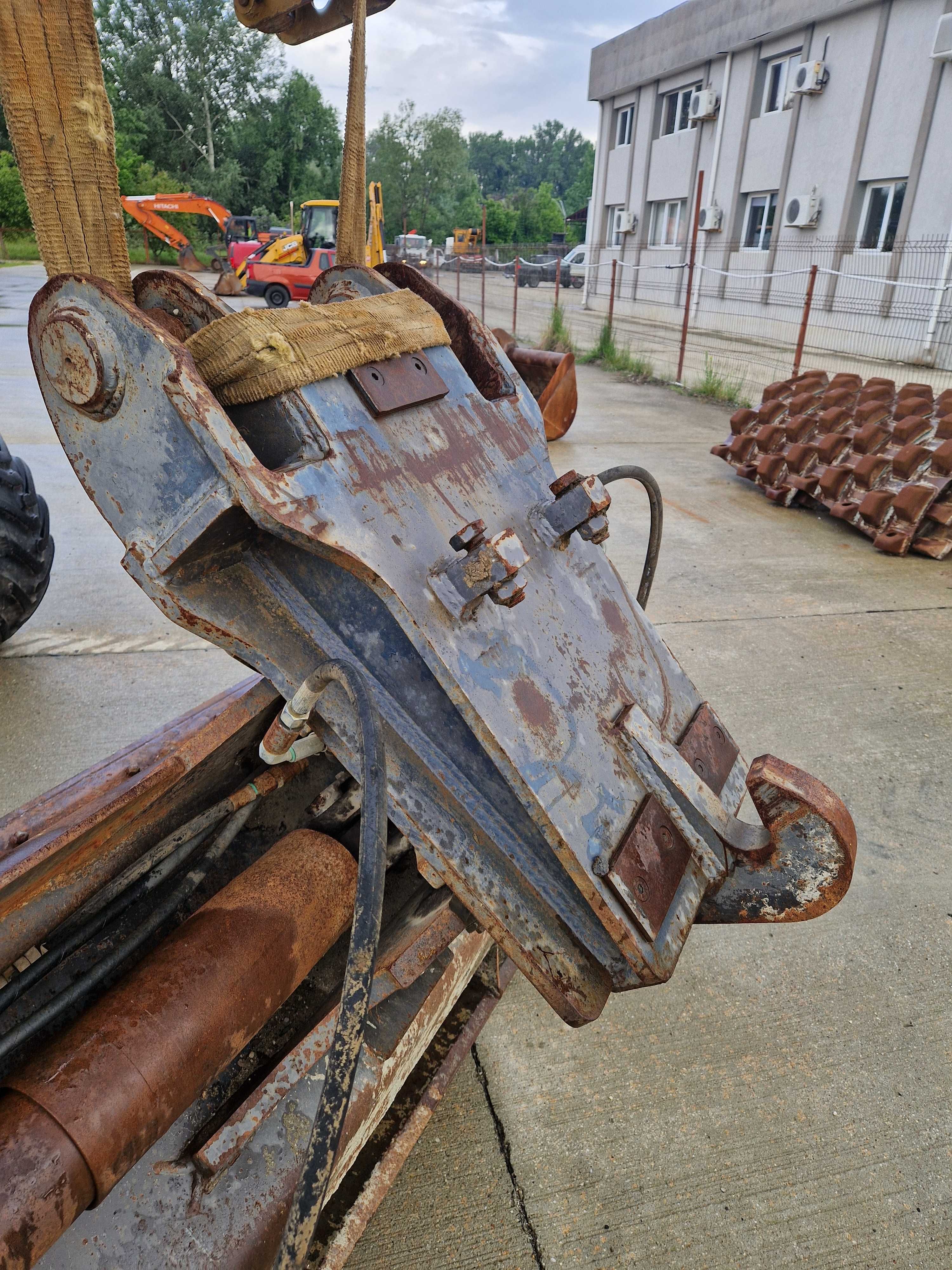 Cupa taluz inclinabila hidraulic excavator