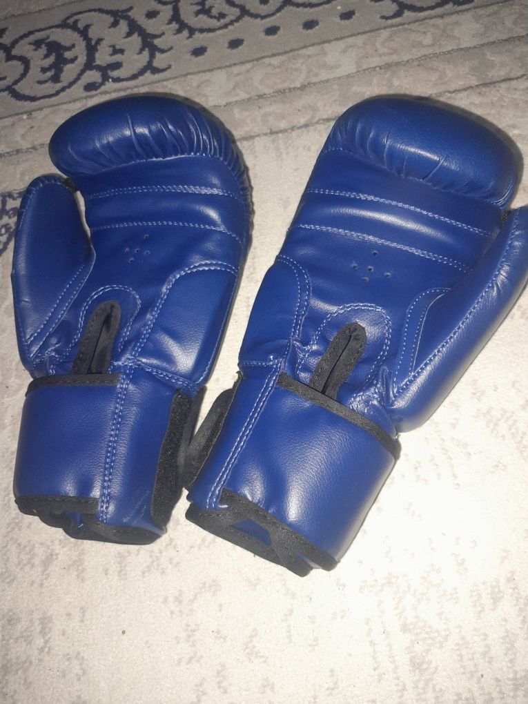 Боксёрские перчатки