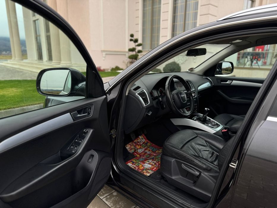 Audi Q5 S-line 2.0TDI 170CP 2010 Adus azi din Germania