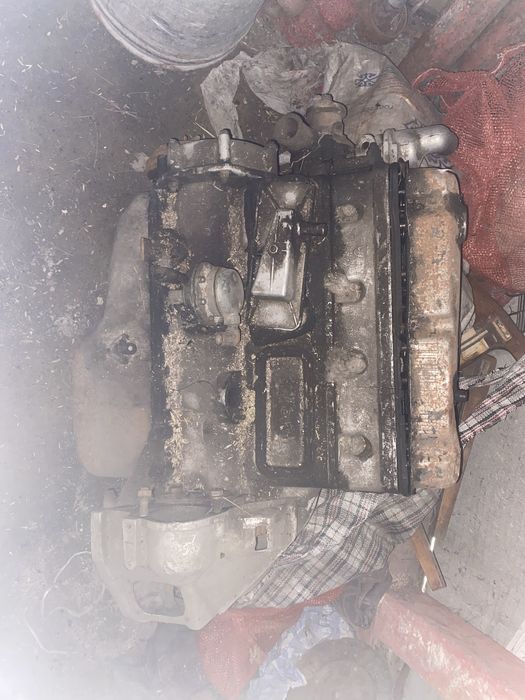 Продам мотор с газ 21. (На запчасти)