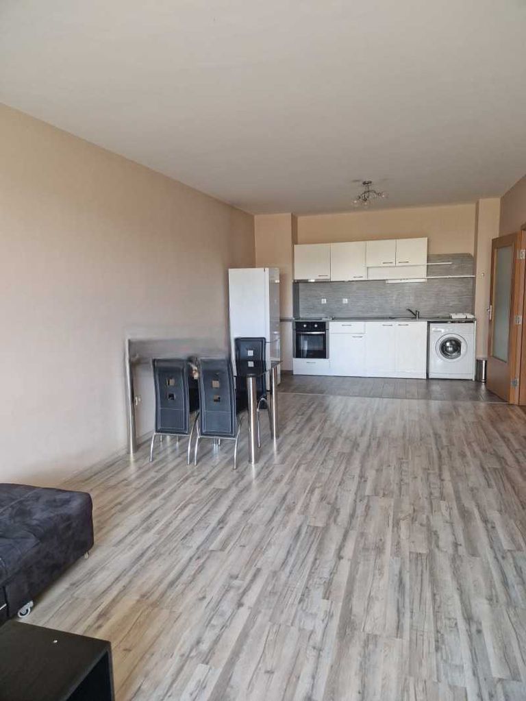 Дава се под наем Двустаен апартамент в София, Полигона - 90 кв.м за 663 € - Снимка #1