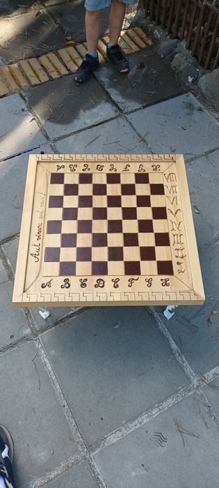 Vând masa șah plus piese, unicat