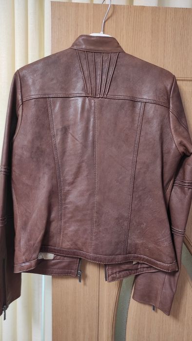 Vând Geaca de piele de dama noi !